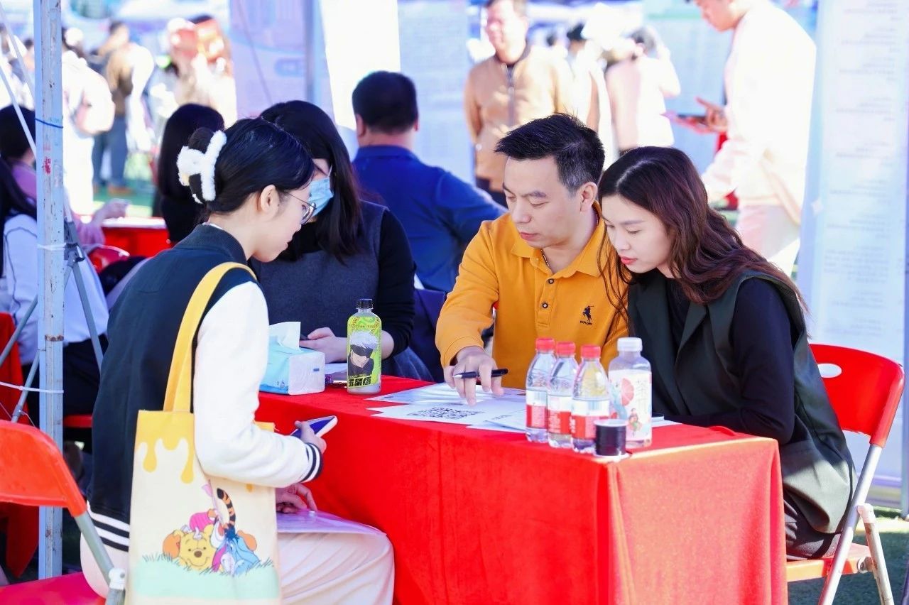 8F2F0422BA7EA635844270297F2_254D71FC_255ED