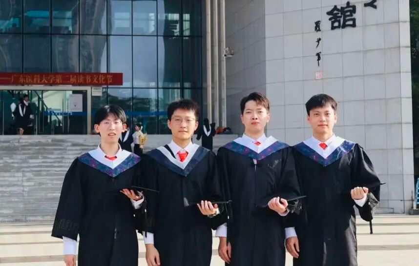 A8E193F25ED3C3B8339D5FAF38B_FB620241_F598