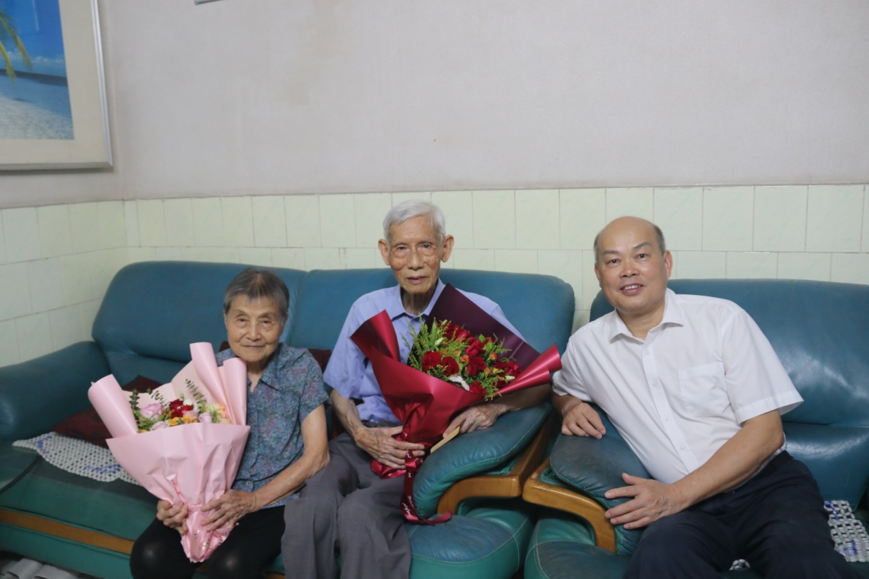 3E44FD4155A42365BF830508A99_733CA8EA_3192E