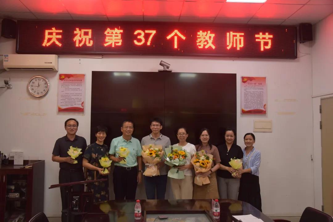 B2E7A3EB7DCCED6628612BF462A_E72A2F39_1298B